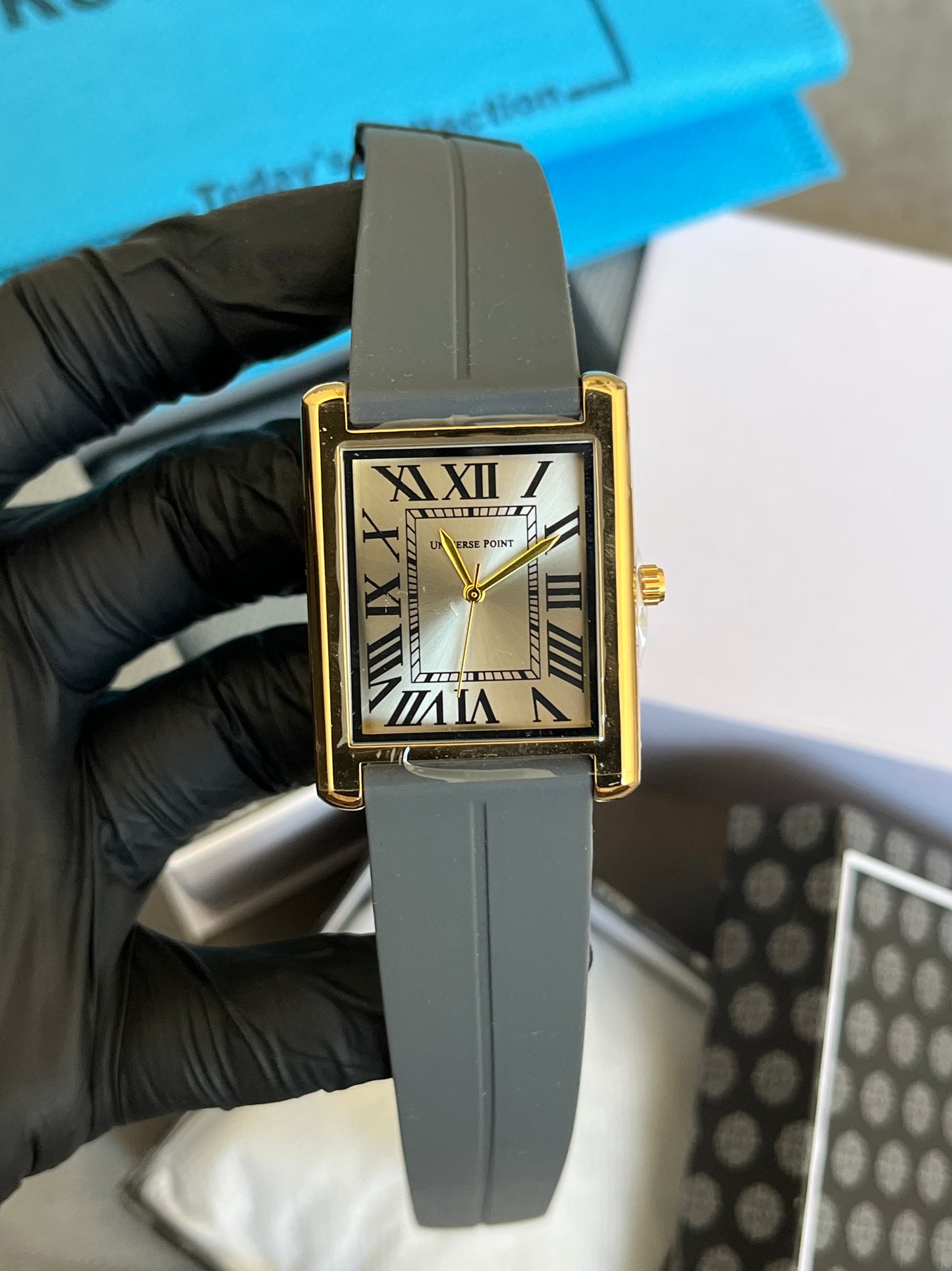 Universal Point Slim - Golden with Cream Dial