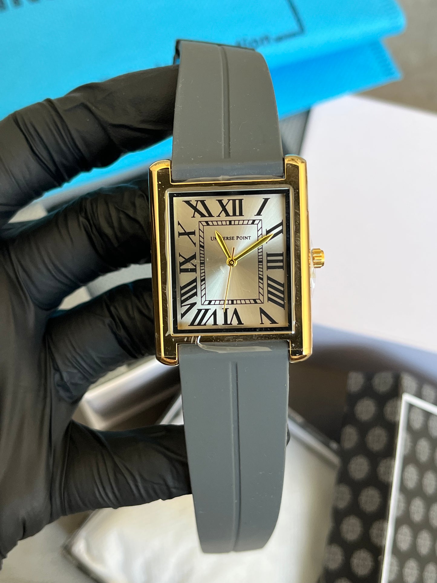 Universal Point Slim - Golden with Cream Dial